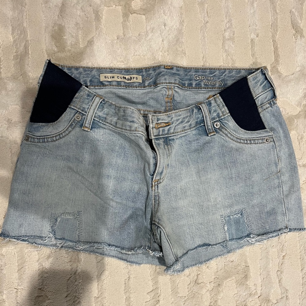 GAP maternity denim distressed shorts. Waistband elastic extender. Size 26R.